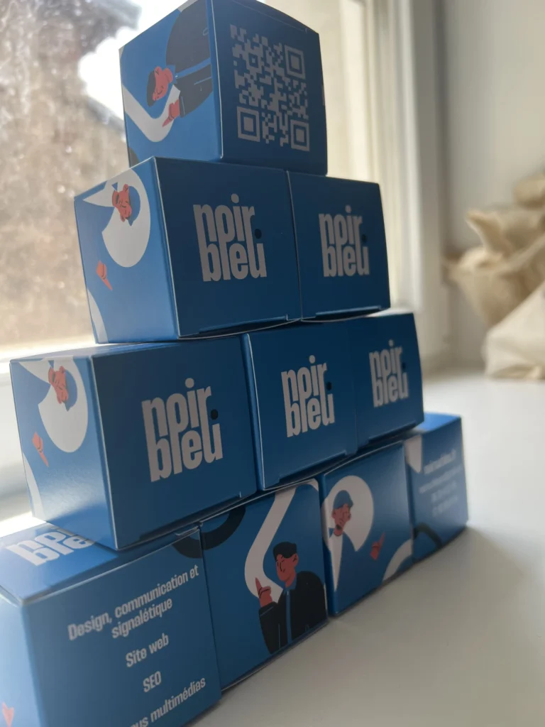 Cube en carton personnalisés Noir sur Bleu