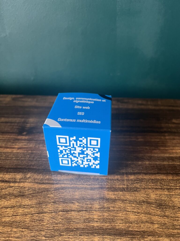 Cube en carton avec QR Code
